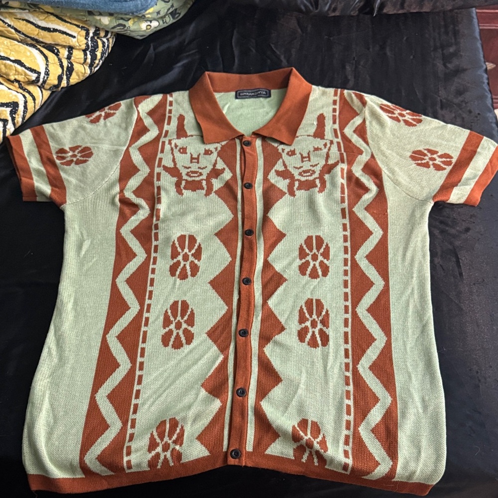 Vintage Style Knit Shirt with Geometric Patterns